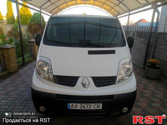 Белый Рено Трафик, объемом двигателя 2 л и пробегом 28400 тыс. км за 9200 $, фото 1 на Automoto.ua
