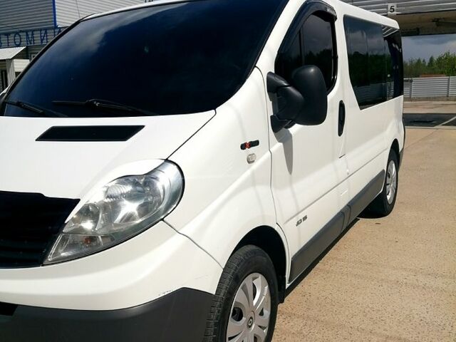 Белый Рено Трафик, объемом двигателя 2 л и пробегом 320 тыс. км за 13800 $, фото 1 на Automoto.ua