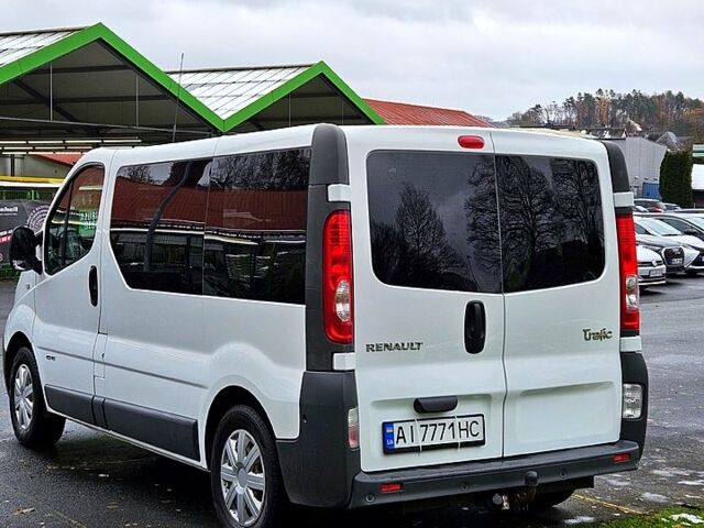 Белый Рено Трафик, объемом двигателя 2 л и пробегом 198 тыс. км за 12270 $, фото 1 на Automoto.ua