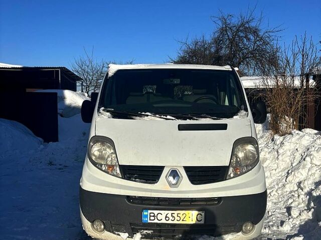 Белый Рено Трафик, объемом двигателя 2 л и пробегом 320 тыс. км за 14200 $, фото 1 на Automoto.ua