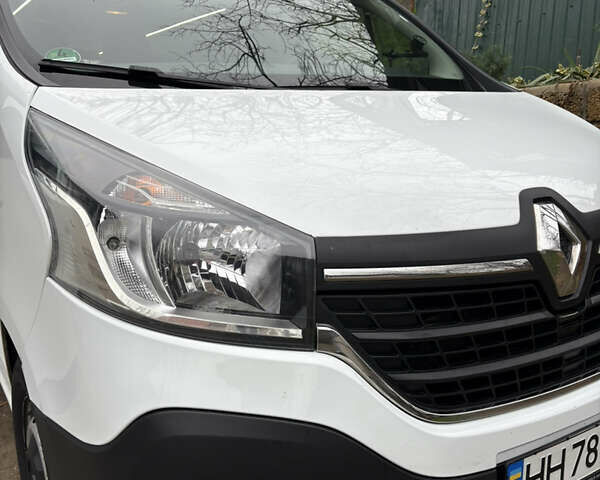 Белый Рено Трафик, объемом двигателя 2 л и пробегом 199 тыс. км за 23300 $, фото 1 на Automoto.ua