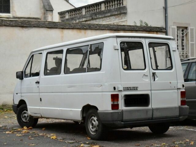 Бежевий Рено Трафік, об'ємом двигуна 2 л та пробігом 50 тис. км за 1000 $, фото 1 на Automoto.ua