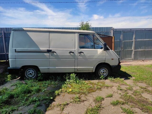 Бежевий Рено Трафік, об'ємом двигуна 2 л та пробігом 350 тис. км за 3113 $, фото 1 на Automoto.ua