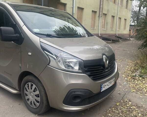 Бежевый Рено Трафик, объемом двигателя 1.6 л и пробегом 172 тыс. км за 15500 $, фото 1 на Automoto.ua