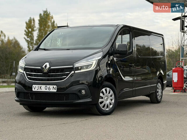 Черный Рено Трафик, объемом двигателя 2 л и пробегом 117 тыс. км за 21300 $, фото 1 на Automoto.ua