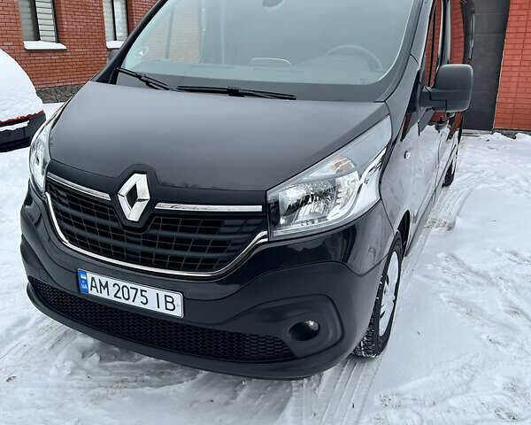 Черный Рено Трафик, объемом двигателя 2 л и пробегом 167 тыс. км за 21999 $, фото 1 на Automoto.ua