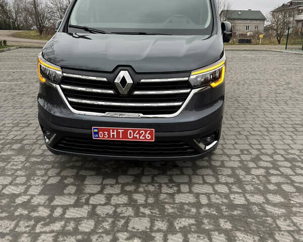 Черный Рено Трафик, объемом двигателя 2 л и пробегом 65 тыс. км за 29900 $, фото 1 на Automoto.ua