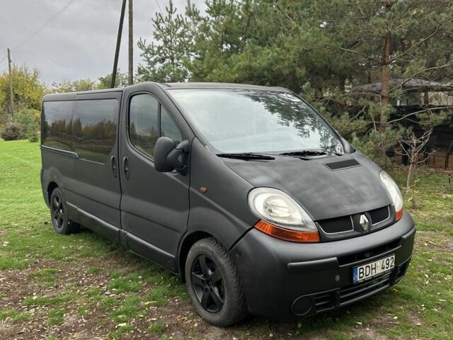 Черный Рено Трафик, объемом двигателя 2.5 л и пробегом 300 тыс. км за 2999 $, фото 1 на Automoto.ua