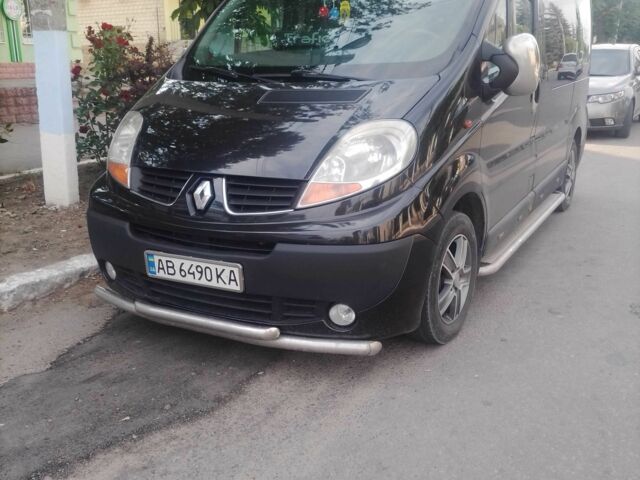 Черный Рено Трафик, объемом двигателя 2 л и пробегом 350 тыс. км за 8000 $, фото 1 на Automoto.ua