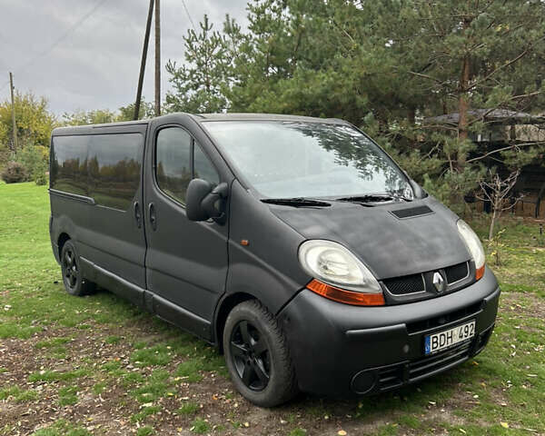 Черный Рено Трафик, объемом двигателя 2.5 л и пробегом 296 тыс. км за 2999 $, фото 1 на Automoto.ua