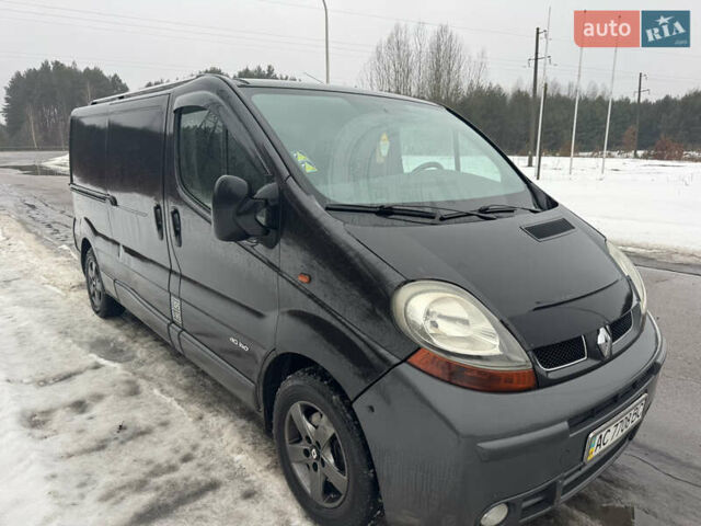 Черный Рено Трафик, объемом двигателя 2.46 л и пробегом 373 тыс. км за 5750 $, фото 1 на Automoto.ua