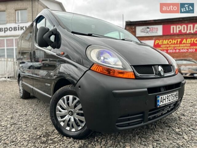 Черный Рено Трафик, объемом двигателя 1.9 л и пробегом 341 тыс. км за 8800 $, фото 1 на Automoto.ua