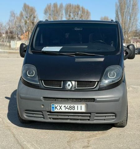 Черный Рено Трафик, объемом двигателя 1.9 л и пробегом 350 тыс. км за 8500 $, фото 1 на Automoto.ua
