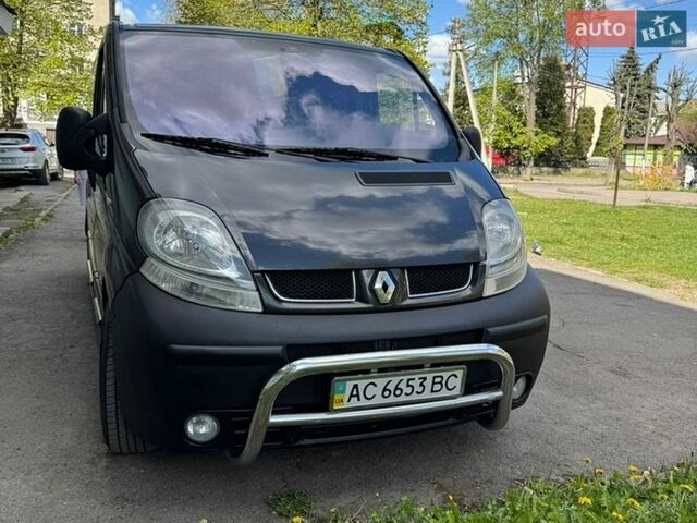 Черный Рено Трафик, объемом двигателя 2.5 л и пробегом 370 тыс. км за 10500 $, фото 1 на Automoto.ua