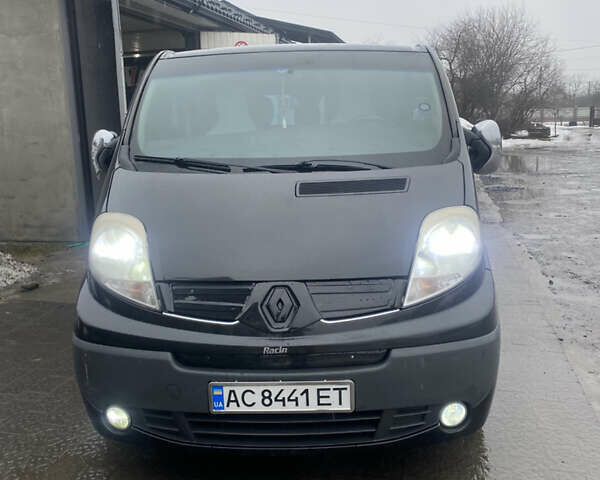 Черный Рено Трафик, объемом двигателя 2 л и пробегом 321 тыс. км за 9000 $, фото 1 на Automoto.ua