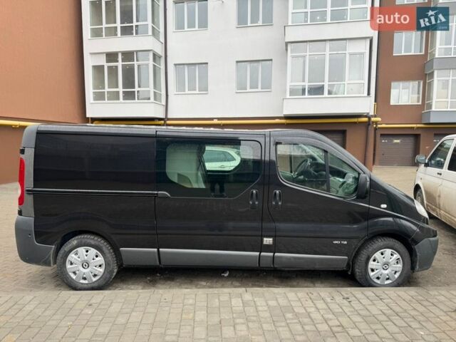Черный Рено Трафик, объемом двигателя 2 л и пробегом 173 тыс. км за 11300 $, фото 1 на Automoto.ua