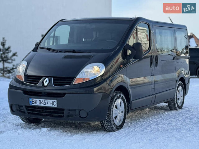 Черный Рено Трафик, объемом двигателя 2 л и пробегом 250 тыс. км за 8899 $, фото 1 на Automoto.ua