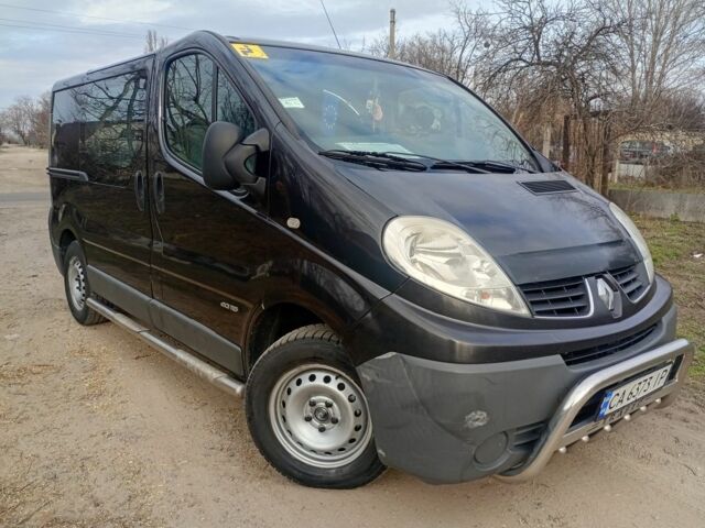 Черный Рено Трафик, объемом двигателя 2 л и пробегом 380 тыс. км за 7650 $, фото 1 на Automoto.ua