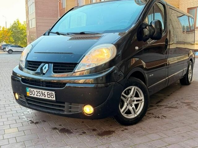Черный Рено Трафик, объемом двигателя 2.46 л и пробегом 330 тыс. км за 13500 $, фото 1 на Automoto.ua