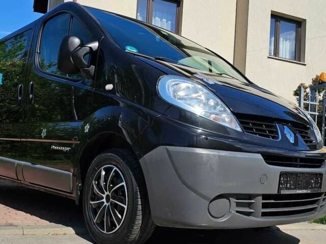 Черный Рено Трафик, объемом двигателя 2 л и пробегом 195 тыс. км за 8000 $, фото 1 на Automoto.ua