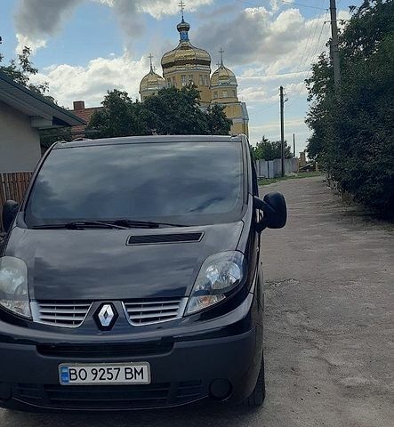 Чорний Рено Трафік, об'ємом двигуна 2 л та пробігом 241 тис. км за 15900 $, фото 1 на Automoto.ua