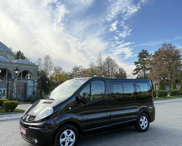 Черный Рено Трафик, объемом двигателя 2.5 л и пробегом 216 тыс. км за 16900 $, фото 1 на Automoto.ua