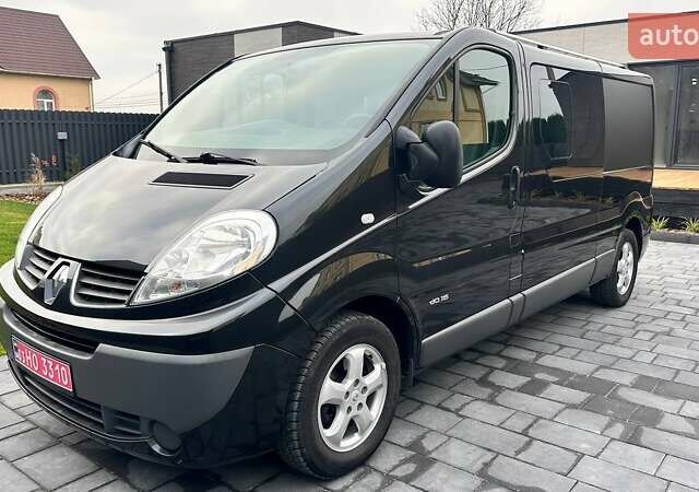 Черный Рено Трафик, объемом двигателя 2 л и пробегом 237 тыс. км за 13600 $, фото 1 на Automoto.ua