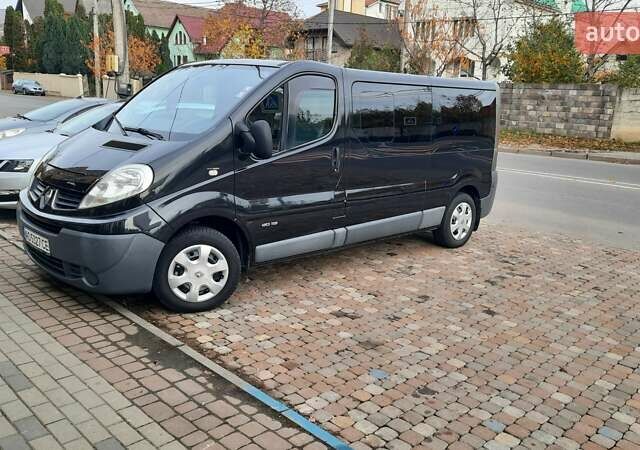 Черный Рено Трафик, объемом двигателя 2 л и пробегом 176 тыс. км за 15999 $, фото 1 на Automoto.ua