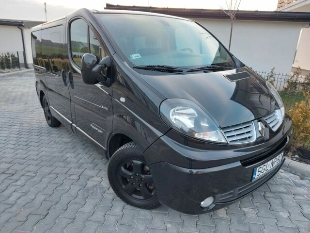Чорний Рено Трафік, об'ємом двигуна 2 л та пробігом 176 тис. км за 8800 $, фото 1 на Automoto.ua