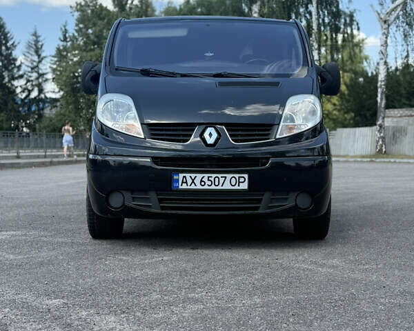 Черный Рено Трафик, объемом двигателя 2 л и пробегом 245 тыс. км за 14000 $, фото 1 на Automoto.ua
