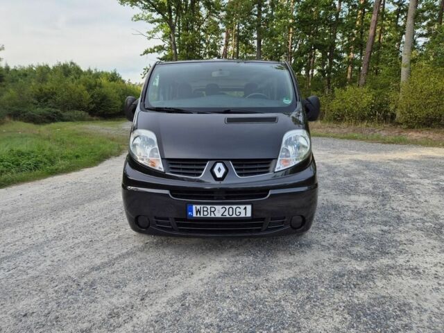 Черный Рено Трафик, объемом двигателя 2 л и пробегом 231 тыс. км за 8300 $, фото 1 на Automoto.ua