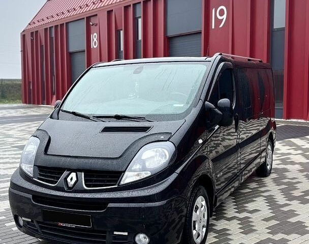 Чорний Рено Трафік, об'ємом двигуна 2 л та пробігом 235 тис. км за 17500 $, фото 1 на Automoto.ua