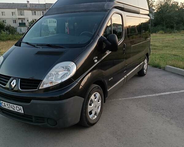Черный Рено Трафик, объемом двигателя 2 л и пробегом 219 тыс. км за 13500 $, фото 1 на Automoto.ua