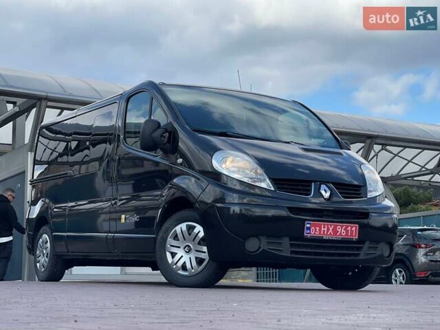 Черный Рено Трафик, объемом двигателя 2 л и пробегом 269 тыс. км за 15300 $, фото 1 на Automoto.ua