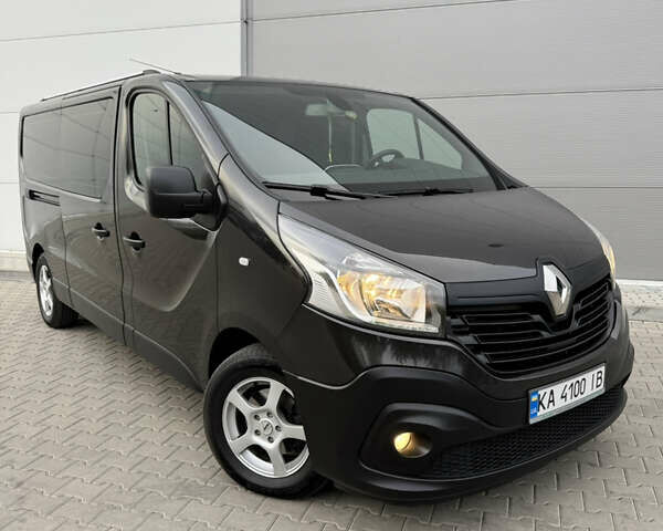 Черный Рено Трафик, объемом двигателя 1.6 л и пробегом 303 тыс. км за 14999 $, фото 1 на Automoto.ua