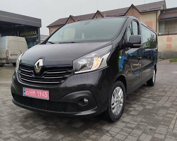 Черный Рено Трафик, объемом двигателя 1.6 л и пробегом 172 тыс. км за 17800 $, фото 1 на Automoto.ua