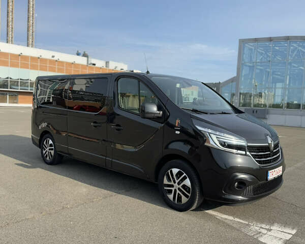 Черный Рено Трафик, объемом двигателя 2 л и пробегом 203 тыс. км за 35700 $, фото 1 на Automoto.ua