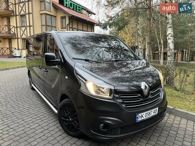 Черный Рено Трафик, объемом двигателя 1.6 л и пробегом 265 тыс. км за 19700 $, фото 1 на Automoto.ua