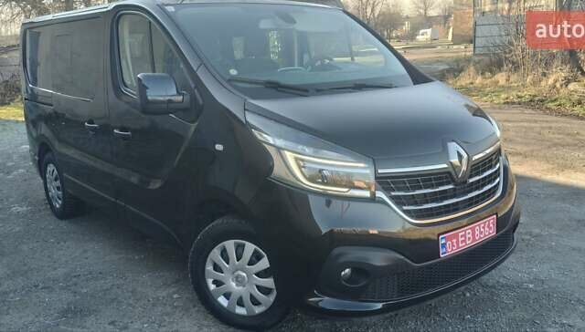 Черный Рено Трафик, объемом двигателя 2 л и пробегом 131 тыс. км за 29999 $, фото 1 на Automoto.ua