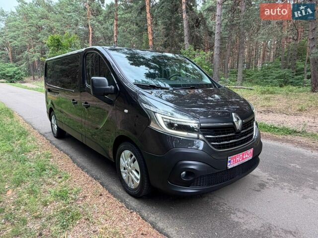 Черный Рено Трафик, объемом двигателя 2 л и пробегом 268 тыс. км за 23999 $, фото 1 на Automoto.ua