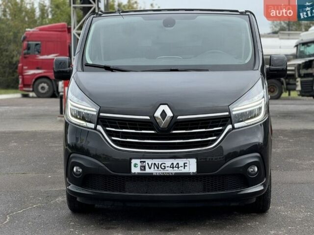 Черный Рено Трафик, объемом двигателя 2 л и пробегом 176 тыс. км за 27950 $, фото 1 на Automoto.ua