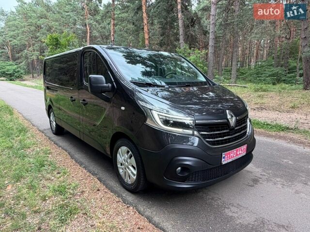 Черный Рено Трафик, объемом двигателя 2 л и пробегом 268 тыс. км за 23999 $, фото 1 на Automoto.ua