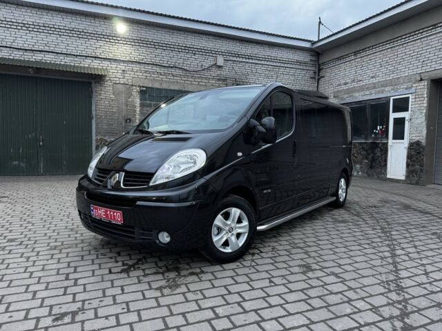 Черный Рено Трафик, объемом двигателя 2 л и пробегом 285 тыс. км за 14999 $, фото 1 на Automoto.ua