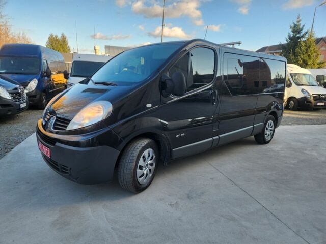 Черный Рено Трафик, объемом двигателя 2 л и пробегом 232 тыс. км за 15500 $, фото 1 на Automoto.ua