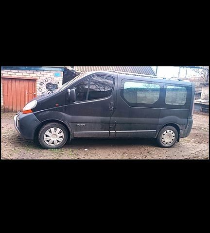 Черный Рено Трафик, объемом двигателя 1.9 л и пробегом 431 тыс. км за 5800 $, фото 1 на Automoto.ua