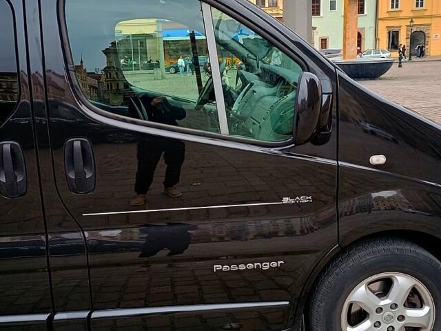 Черный Рено Трафик, объемом двигателя 2 л и пробегом 232 тыс. км за 15200 $, фото 1 на Automoto.ua