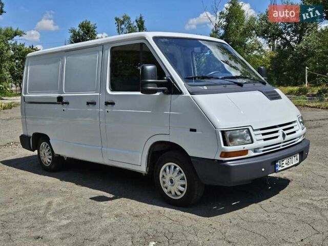 Белый Рено Трафик груз-пасс., объемом двигателя 1.87 л и пробегом 380 тыс. км за 3450 $, фото 1 на Automoto.ua