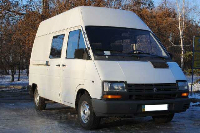 Белый Рено Трафик груз-пасс., объемом двигателя 2.5 л и пробегом 250 тыс. км за 4500 $, фото 1 на Automoto.ua