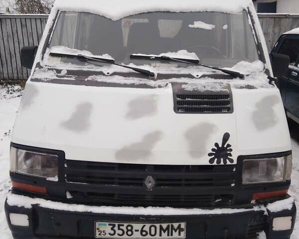 Белый Рено Трафик груз-пасс., объемом двигателя 2.1 л и пробегом 236 тыс. км за 626 $, фото 1 на Automoto.ua