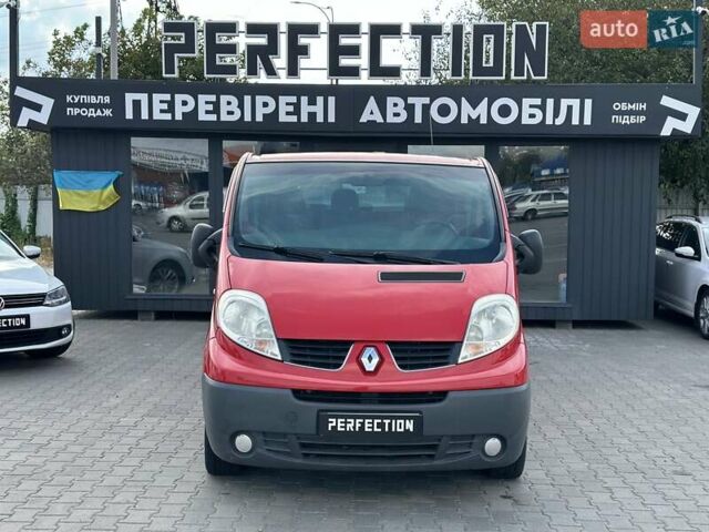 Красный Рено Трафик груз-пасс., объемом двигателя 2 л и пробегом 240 тыс. км за 9800 $, фото 1 на Automoto.ua